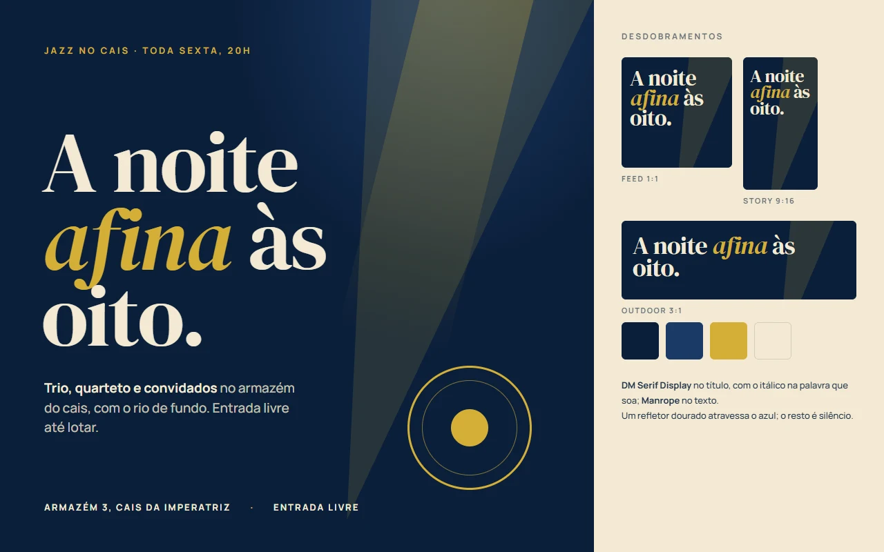 Key visual do Jazz no Cais: a frase A noite afina às oito em serifa alta, com um refletor dourado atravessando o azul-profundo, e os formatos feed, story e outdoor